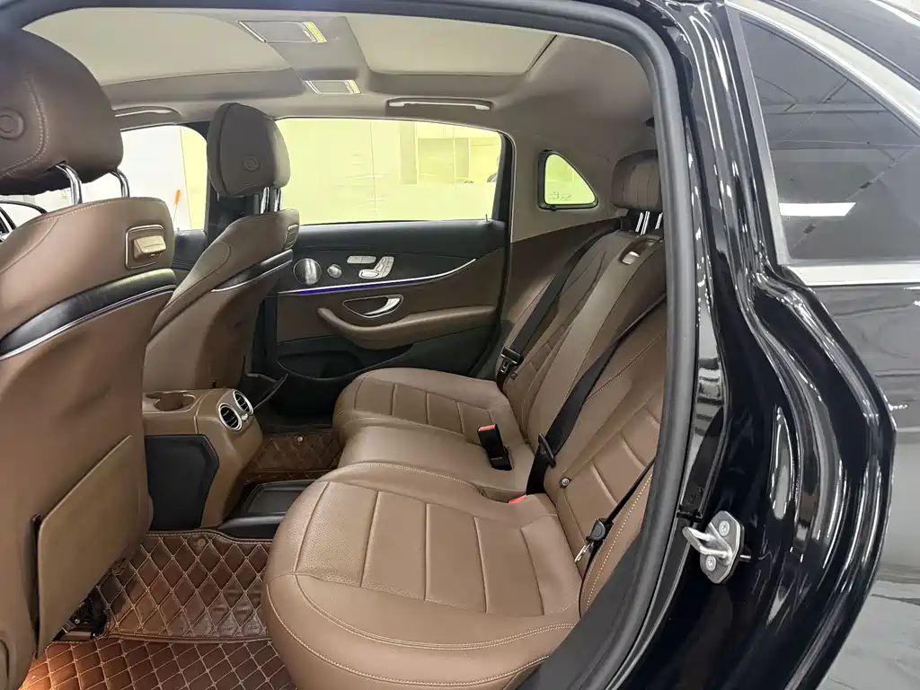Mercedes-Benz E-Class — миниатюра 14