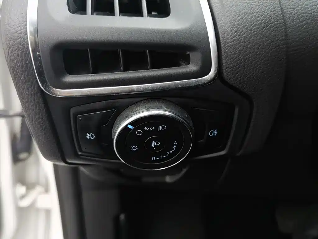 Ford Focus — миниатюра 21
