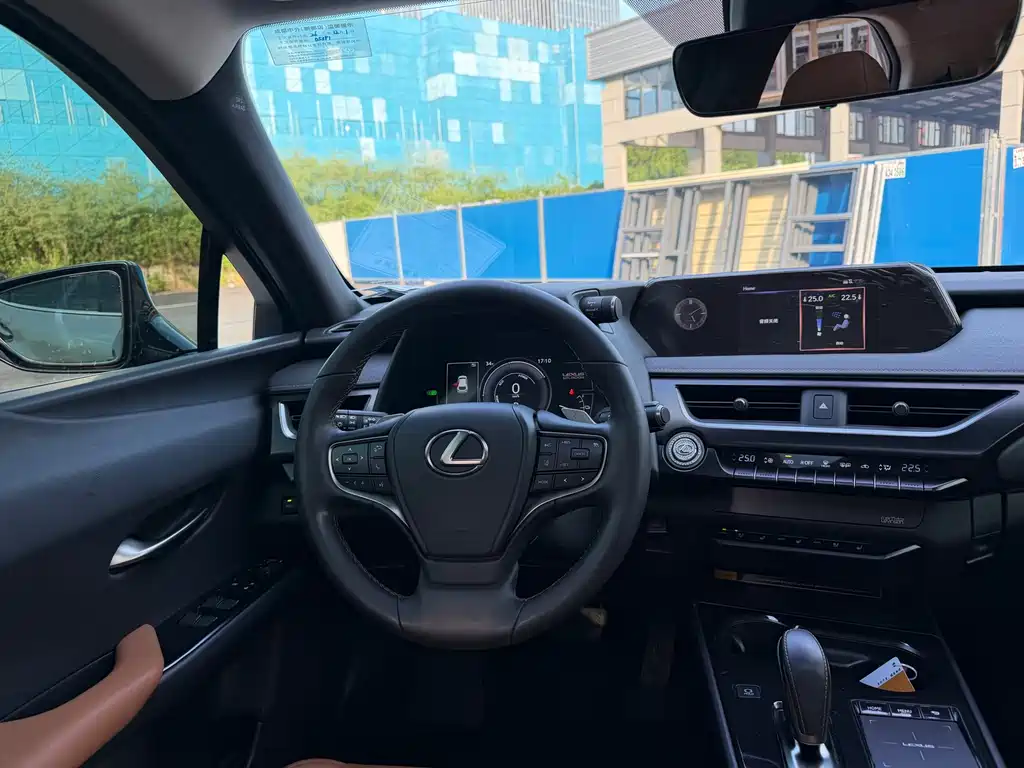 Lexus UX New Energy — миниатюра 7