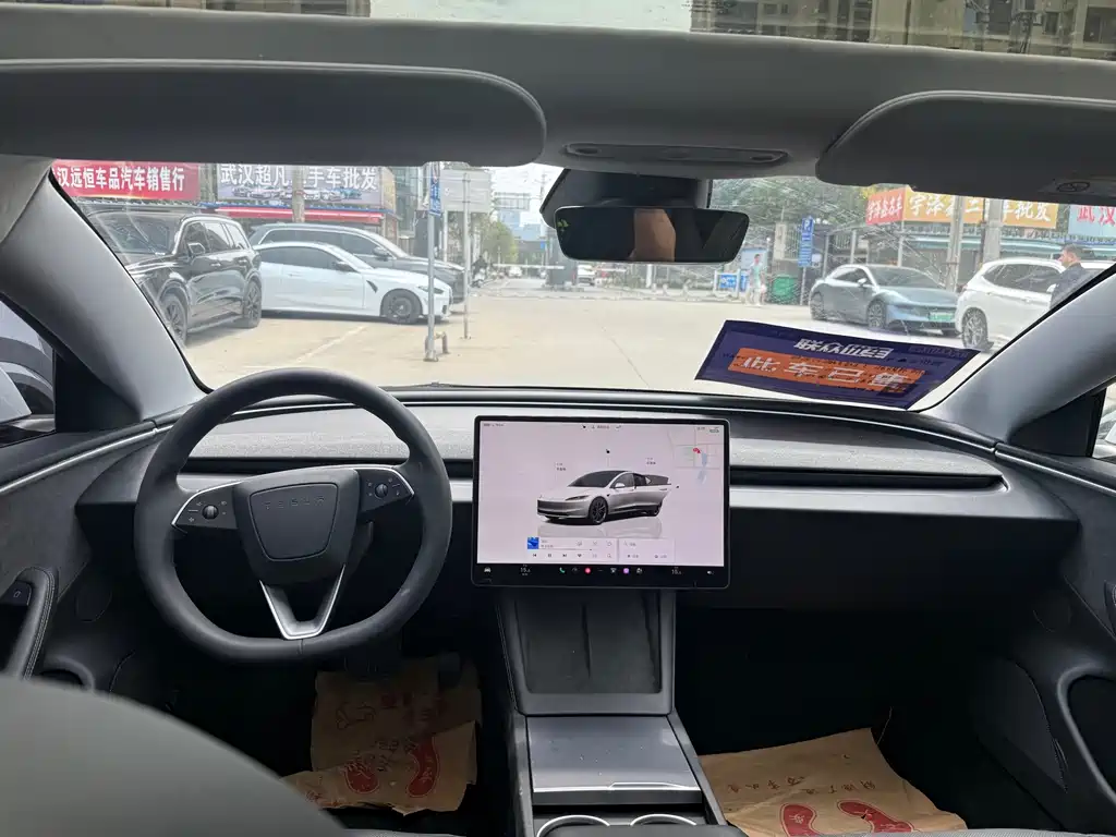 Tesla Model 3 — миниатюра 5