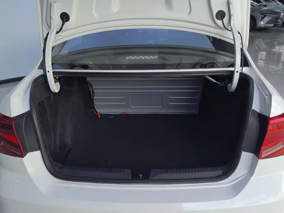 Volkswagen Jetta — миниатюра 4