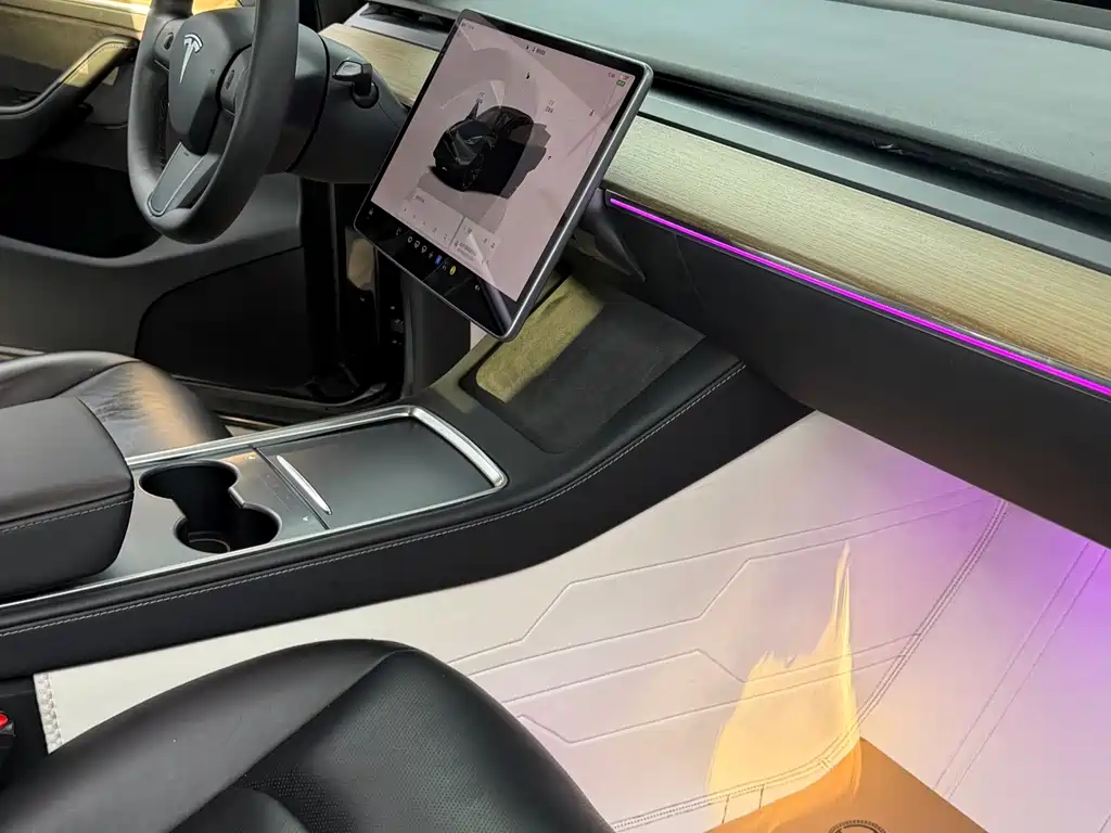 Tesla Model Y — миниатюра 11