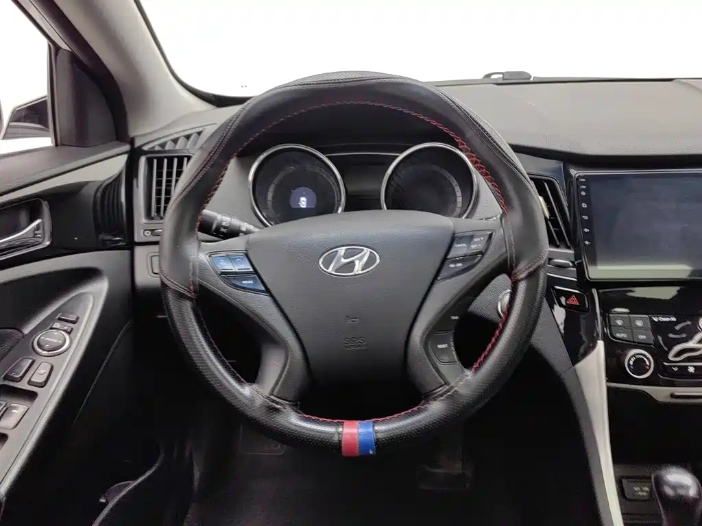 Hyundai Sonata — миниатюра 11