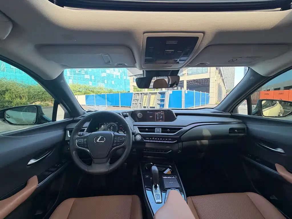 Lexus UX New Energy — миниатюра 6