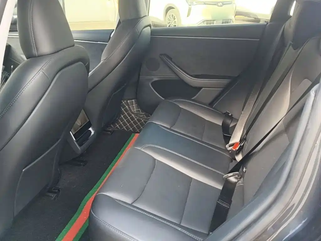 Tesla Model 3 — миниатюра 17