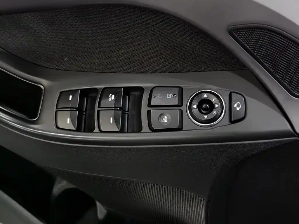 Hyundai Elantra Langdong — миниатюра 9