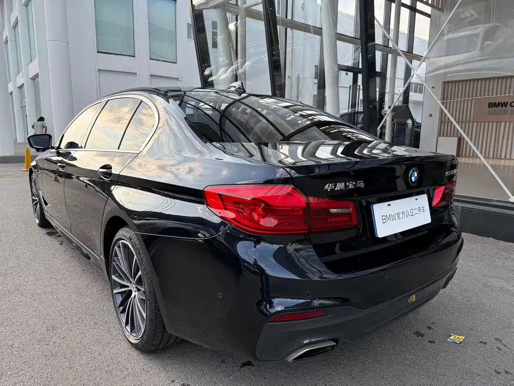 BMW 5 Series — миниатюра 9