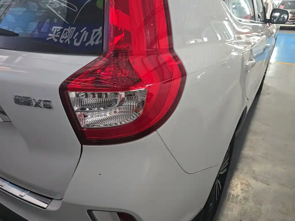Geely Vision X6 — миниатюра 8