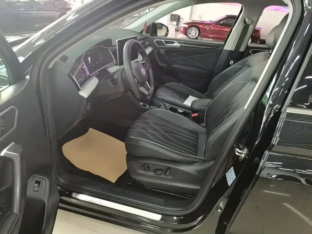 Volkswagen Tiguan L — миниатюра 15