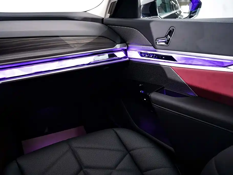 BMW 7 Series — миниатюра 28