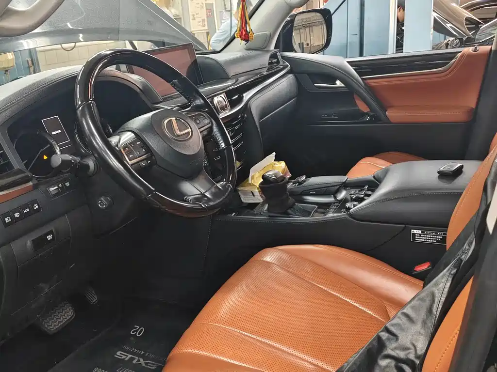 Lexus LX — миниатюра 2