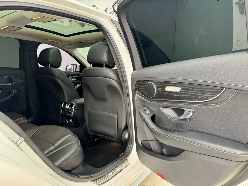 Mercedes-Benz C-Class — миниатюра 11