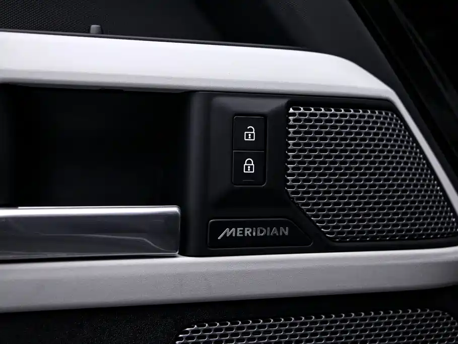 Land Rover Defender — миниатюра 14