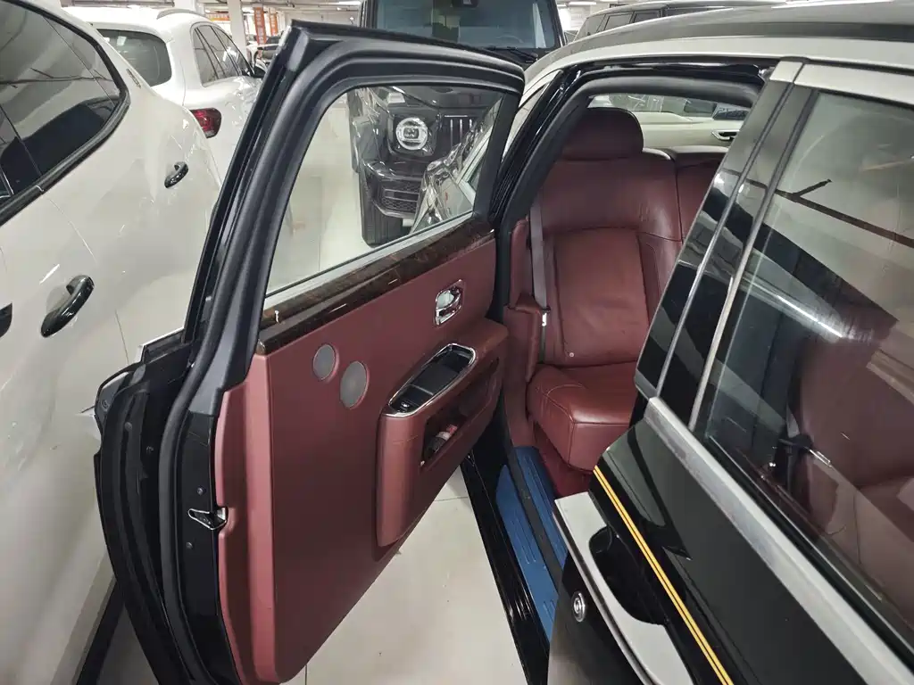 Rolls-Royce Ghost — миниатюра 5
