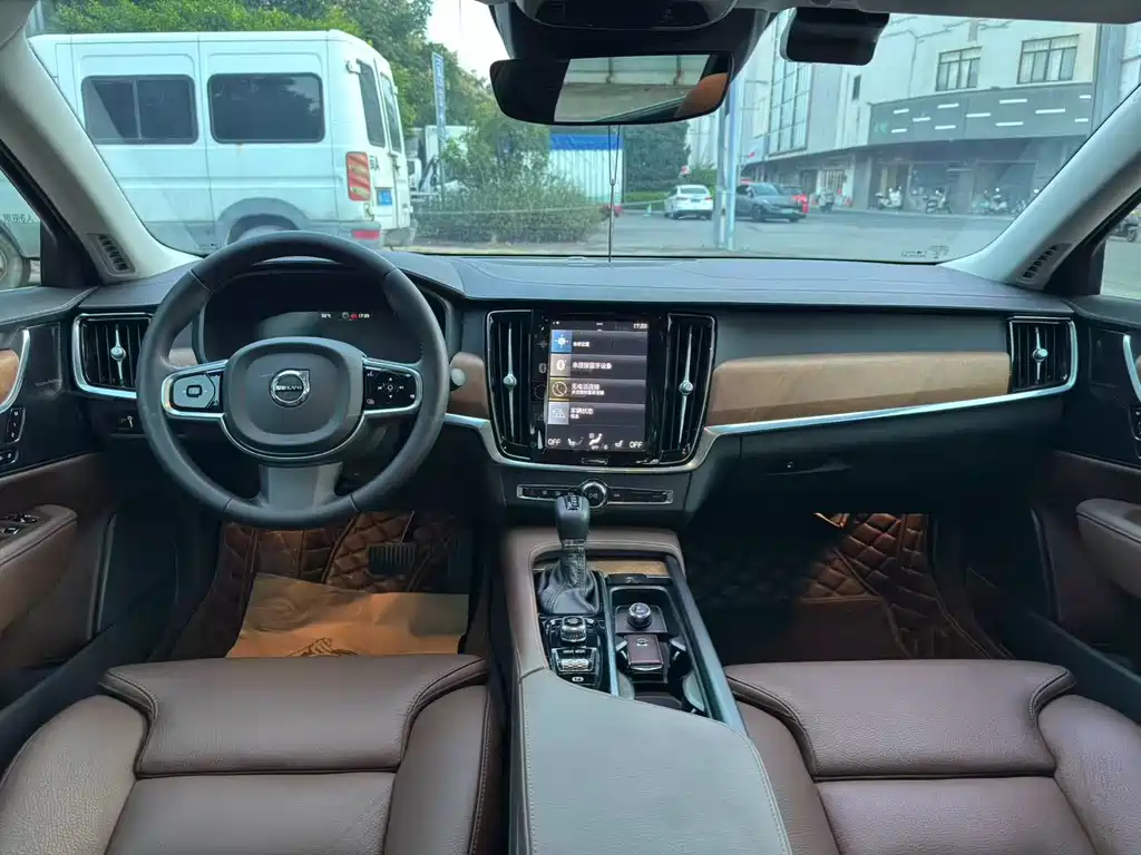 Volvo S90 — миниатюра 2