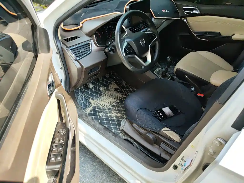 Baojun 310W — миниатюра 12