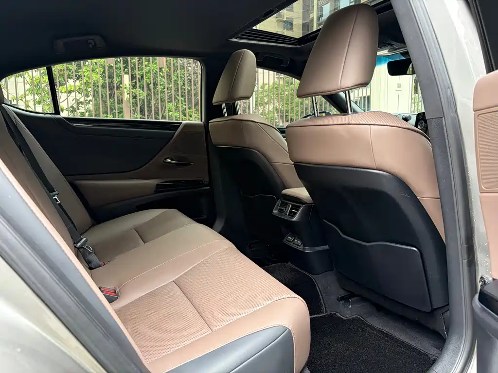 Lexus ES — миниатюра 12