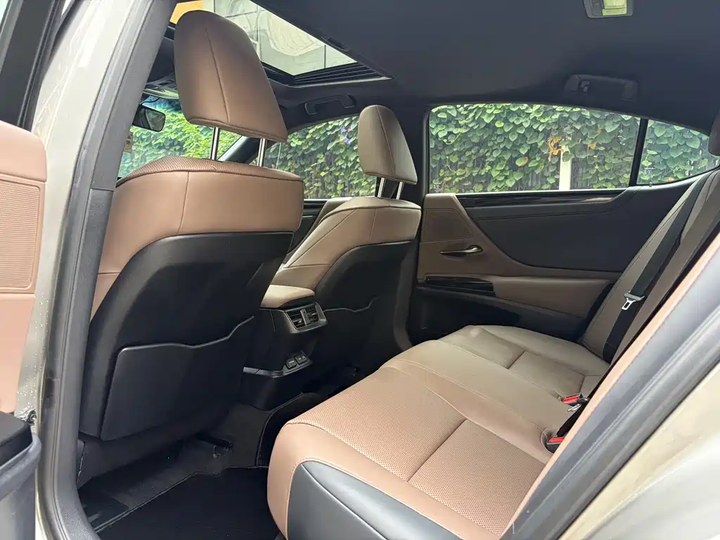 Lexus ES — миниатюра 17