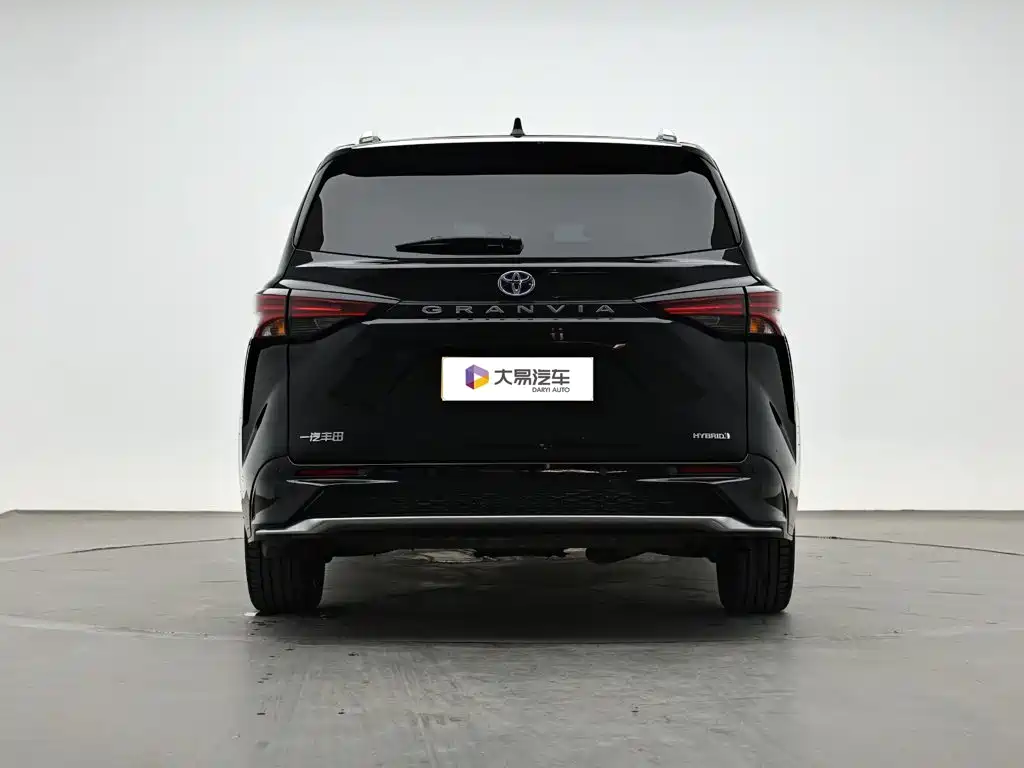 Toyota Granvia — миниатюра 4
