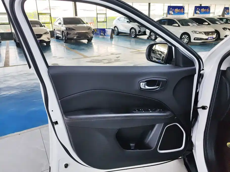 Jeep Compass — миниатюра 7