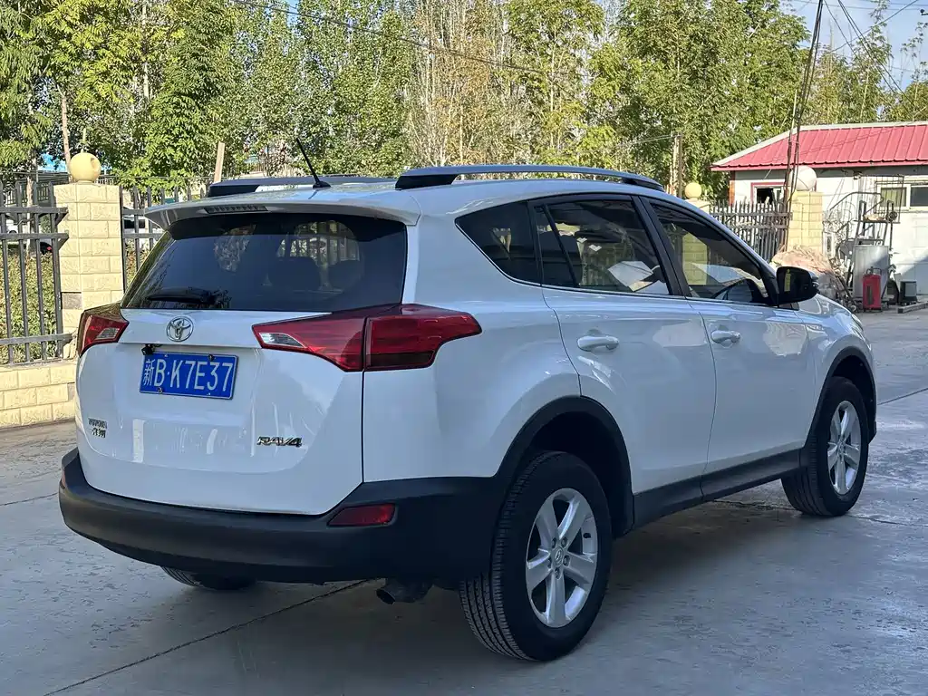 Toyota RAV4 — миниатюра 9