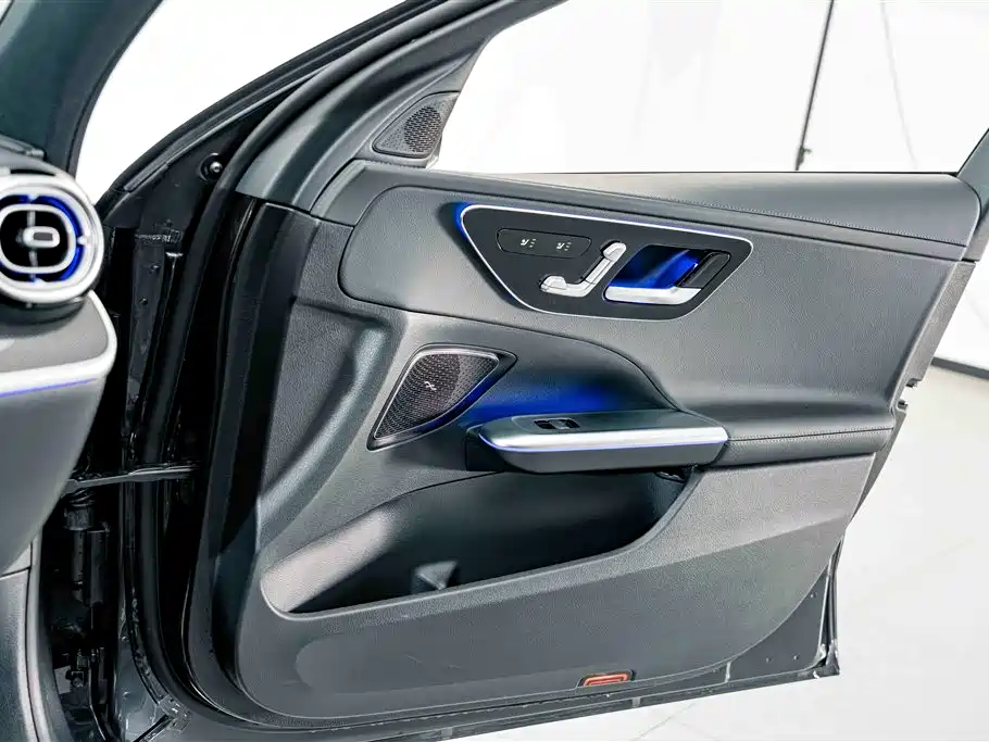 Mercedes-Benz C-Class — миниатюра 14