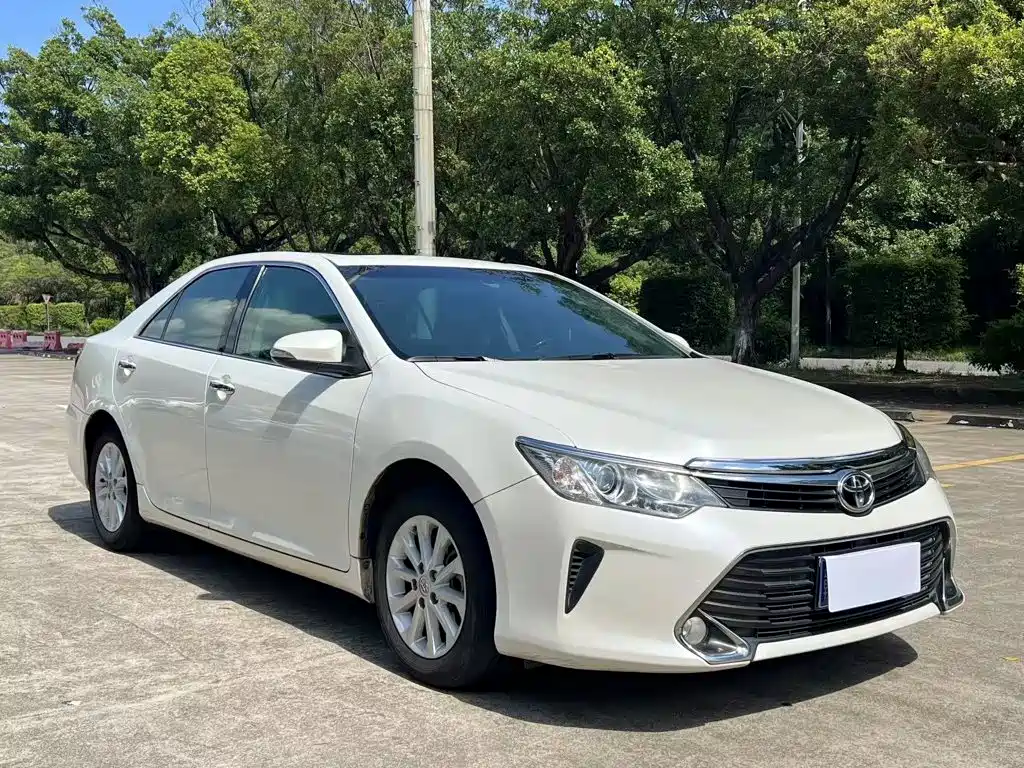 Toyota Camry — миниатюра 3