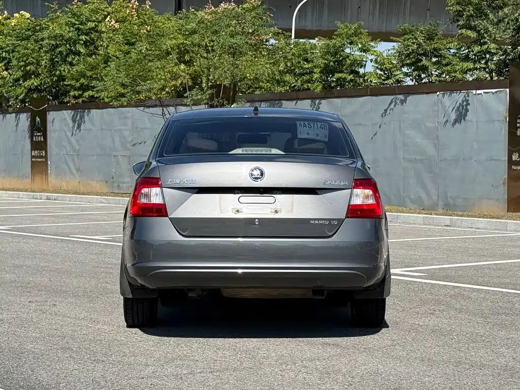 Skoda Rapid — миниатюра 5