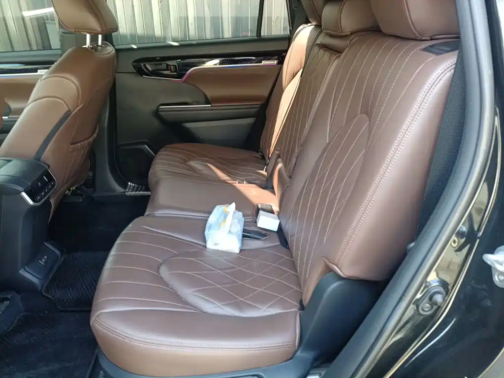 Toyota Crown Kluger — миниатюра 13