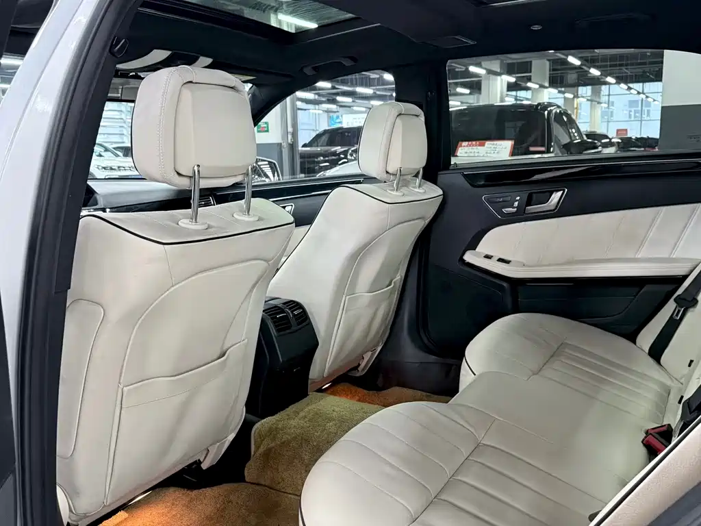 Mercedes-Benz E-Class — миниатюра 6