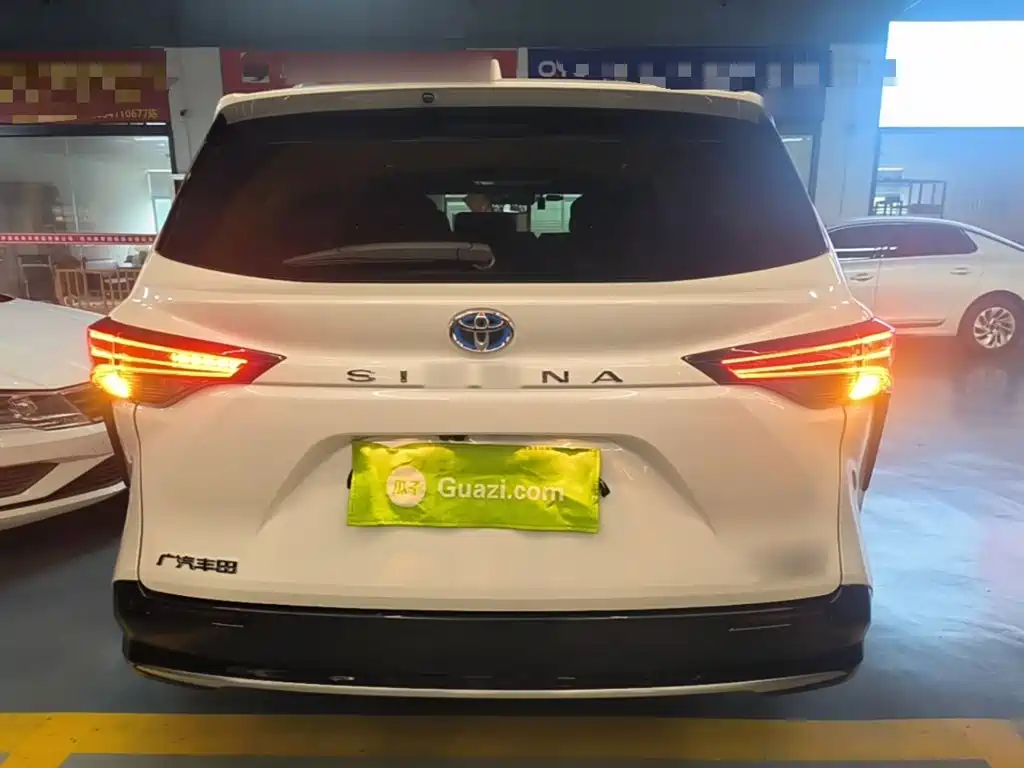Toyota Sienna — миниатюра 6
