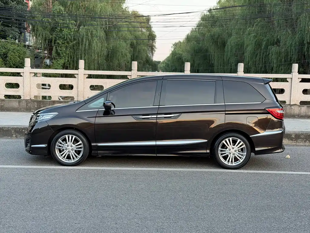 Honda Elysion — миниатюра 3