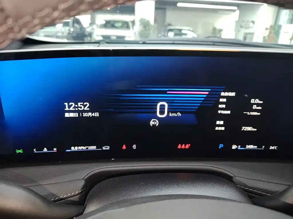 Cadillac XT4 — миниатюра 12