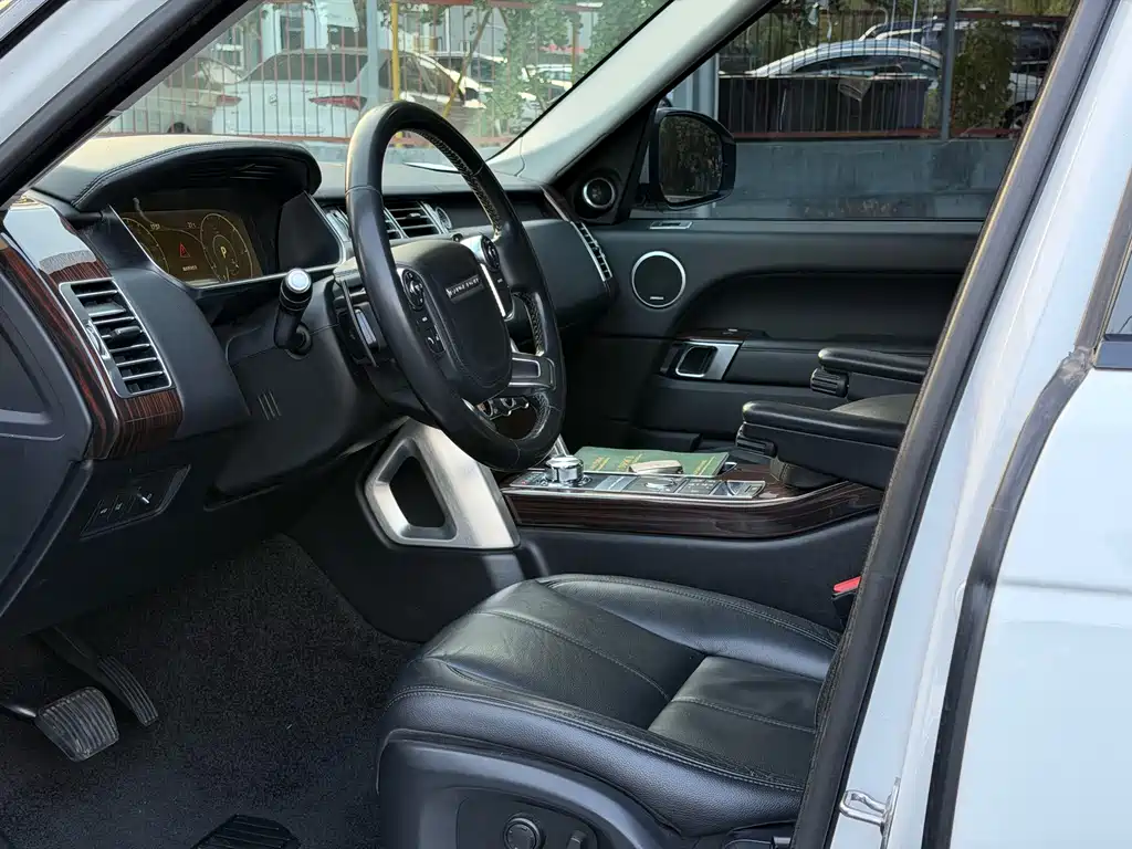 Land Rover Range Rover — миниатюра 7