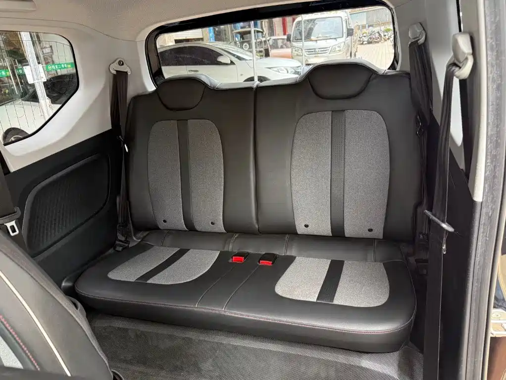 Wuling MINIEV — миниатюра 11