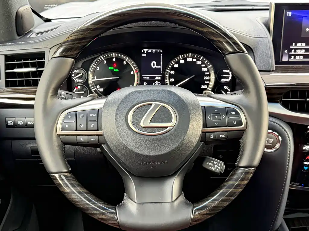 Lexus LX — миниатюра 7