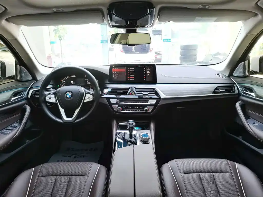 BMW 5 Series — миниатюра 15