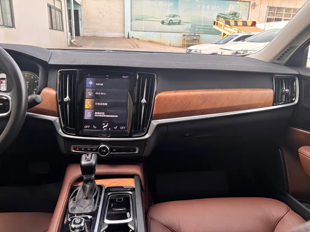 Volvo S90 — миниатюра 9