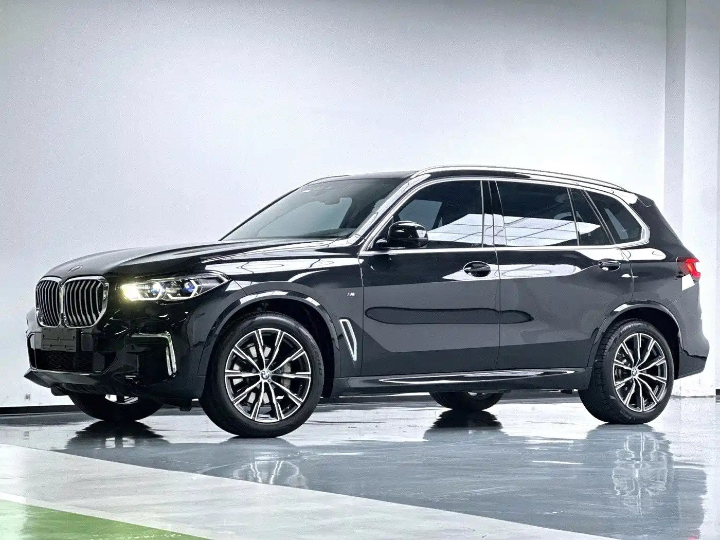 宝马X5 2022款 xDrive 30Li 尊享型M运动套装 2023