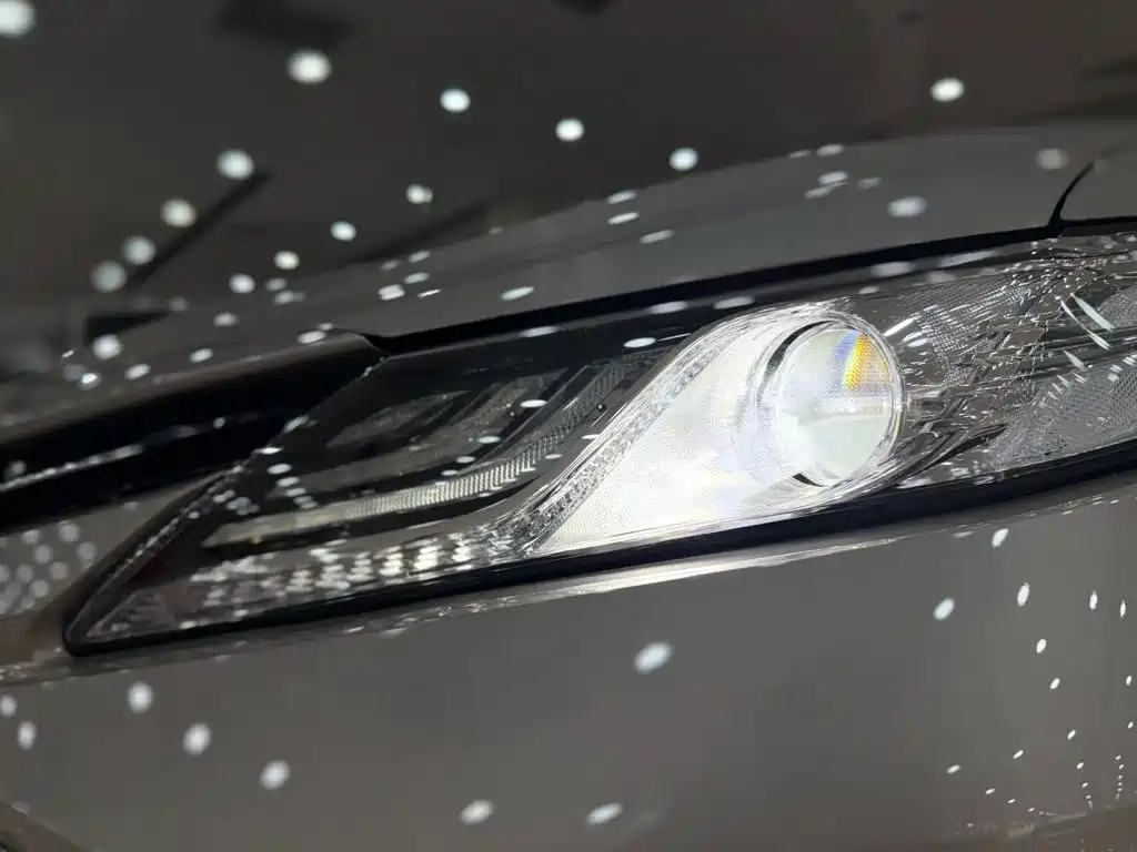 Toyota Camry — миниатюра 18