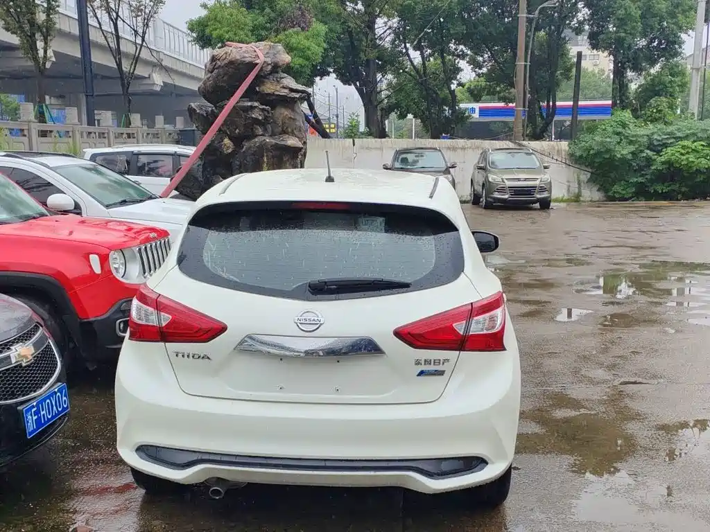 Nissan Tiida — миниатюра 4
