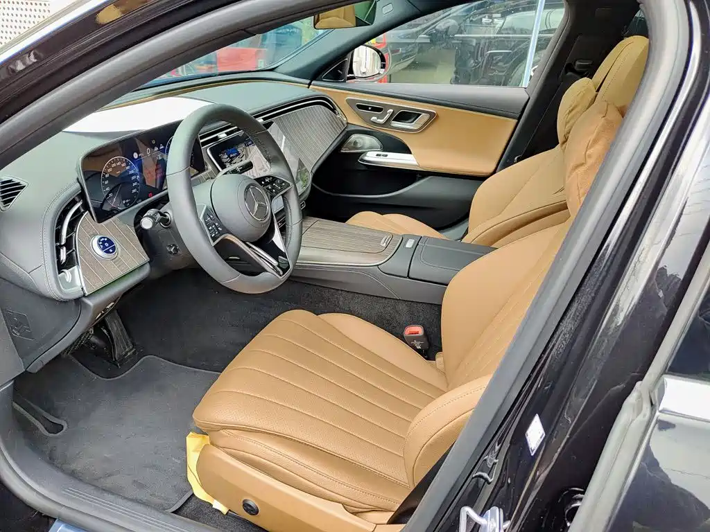 Mercedes-Benz E-Class — миниатюра 7