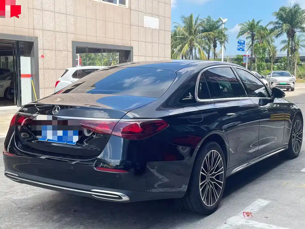 Mercedes-Benz E-Class — миниатюра 7