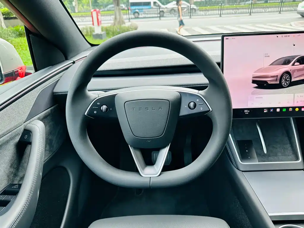 Tesla Model Y L — миниатюра 17