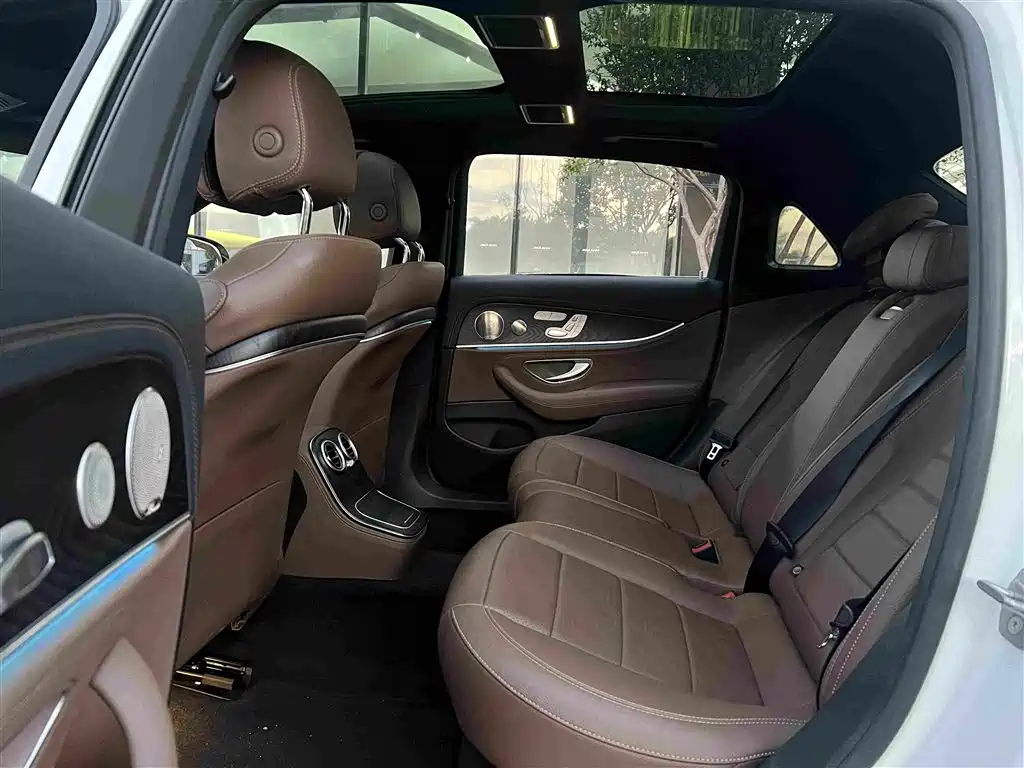 Mercedes-Benz E-Class — миниатюра 3