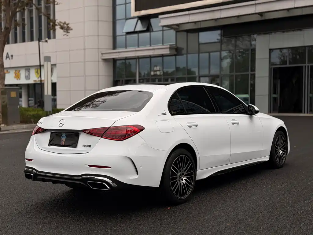 Mercedes-Benz C-Class — миниатюра 13
