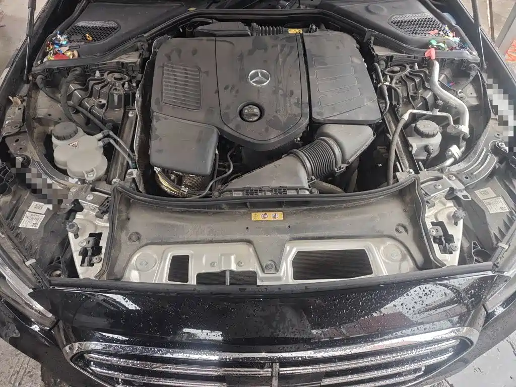 Mercedes-Benz E-Class — миниатюра 11