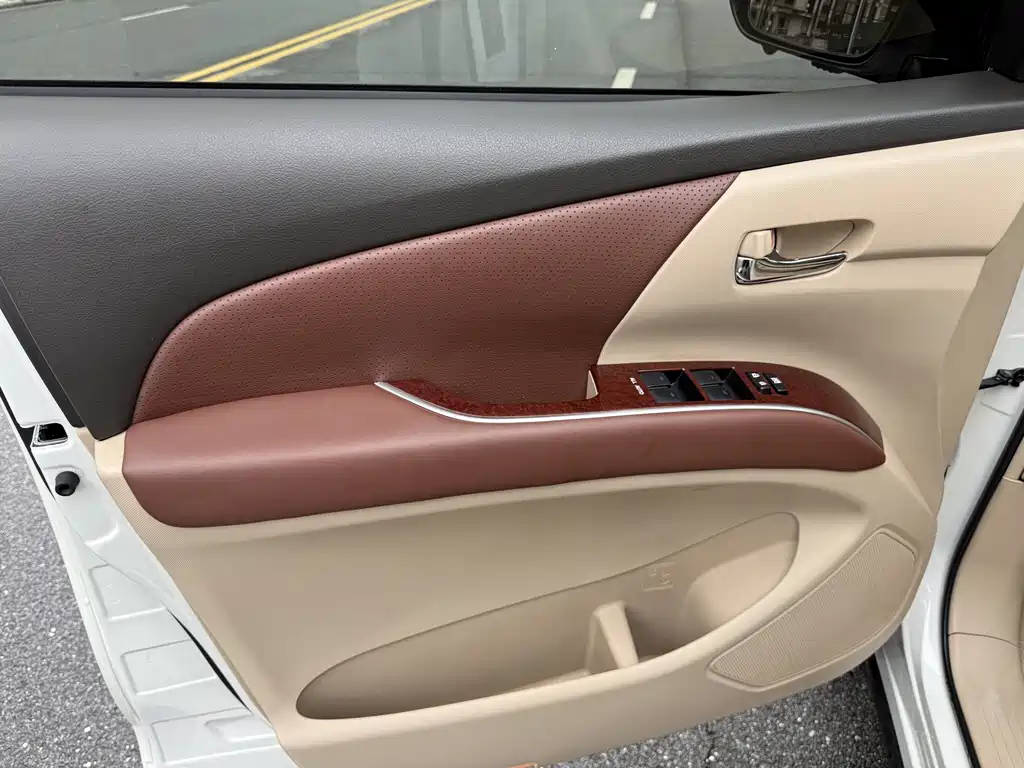 Toyota Previa — миниатюра 16