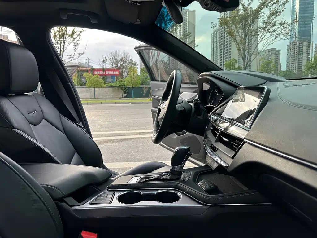 Cadillac CT4 — миниатюра 11