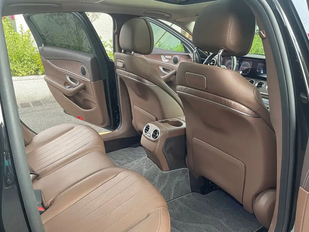 Mercedes-Benz E-Class — миниатюра 14